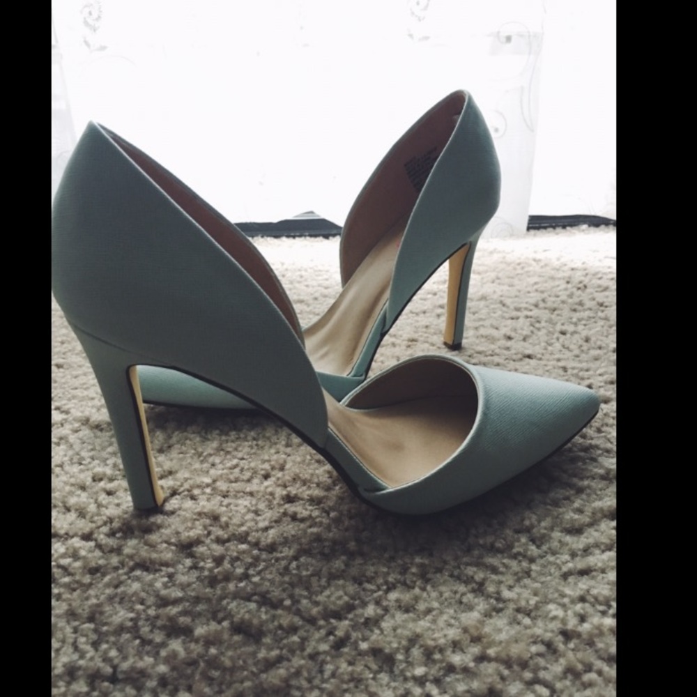 Light Blue / Pastel Pointed Toe Heels / Pump